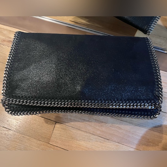 SOLD Stella McCartney Black Foldover Vegan Leather Clutch - Picture 4 of 10